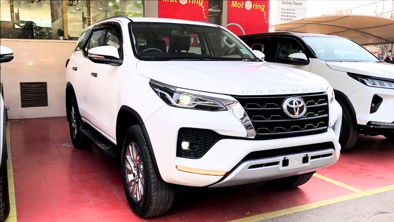 लग्जरी Toyota Fortuner हो गयी सस्ती ! सिर्फ इतने लाख में बना ले अपना कही हाथ से न निकल जाए ये डील