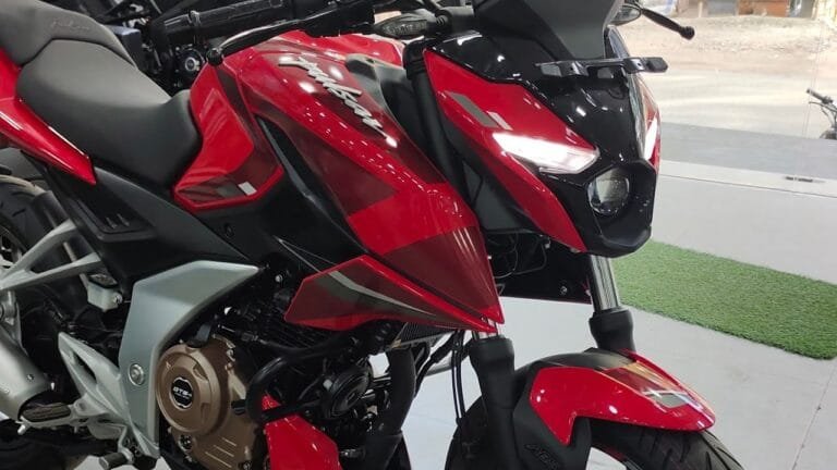 Apache के साथ दो-दो हाथ करेगी Bajaj की कंप्यूटर बाइक धाकड़ इंजन और दनदनाता माइलेज देखे कीमत