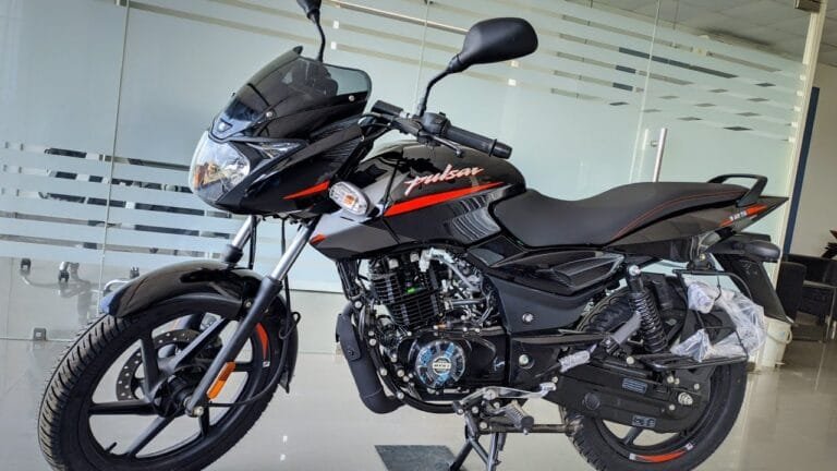 Shine को कचरा साबित कर देगी Bajaj की शानदार स्पोर्ट बाइक स्मार्ट फीचर्स और डेशिंग लुक