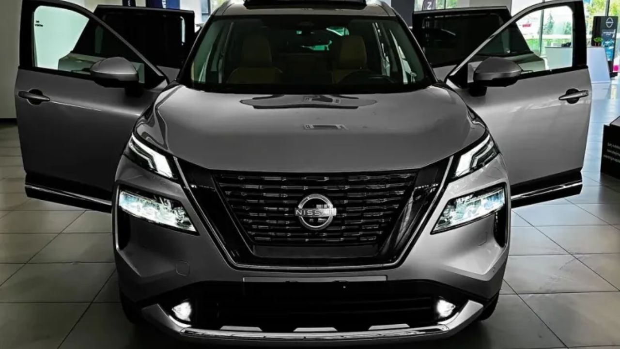 Nissan ने मार्केट में तहलका मचाने फेंका तुरुप का इक्का इस धाकड़ Suv में भर दिए ठूंस-ठूंस के फीचर्स देखे माइलेज