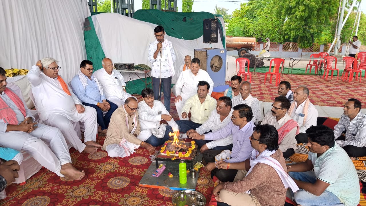 Harda: भारतीय किसान संघ का धरना प्रदर्शन के दूसरे दिन सरकार की सद्बुद्धि हेतु किया यज्ञ