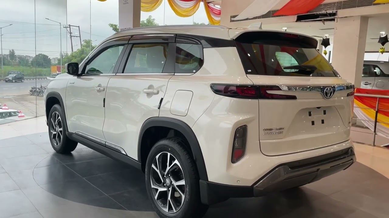 Tata के दिमाग की घंटिया बजा देगी Toyota की चमकदार SUV कम कीमत में तगड़े फीचर्स और लाजवाब माइलेज