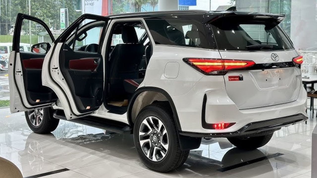 कम बजट में घर के आँगन में खड़ी करे Toyota की लग्जरी Suv स्मार्ट फीचर्स के साथ तगड़ा सेगमेंट